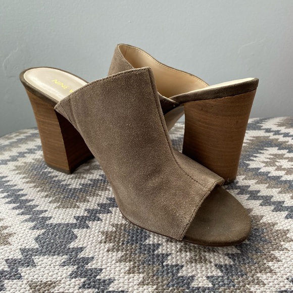 Nine West camel peep toe sandals. Size 10. - Picture 2 of 7